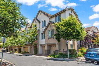 Building Photo - 1076 Sapphire Terrace