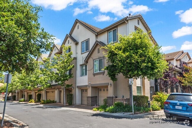Building Photo - 1076 Sapphire Terrace