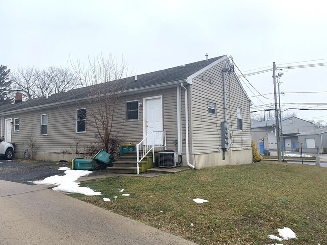 Foto del edificio - 533-543 Hollywell Ave