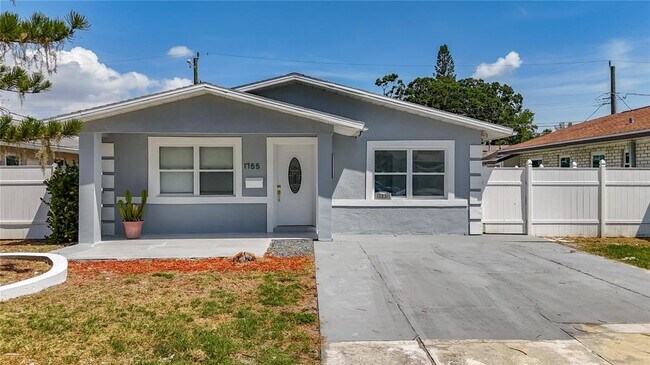 Foto del edificio - 1755 Shore Acres Blvd NE