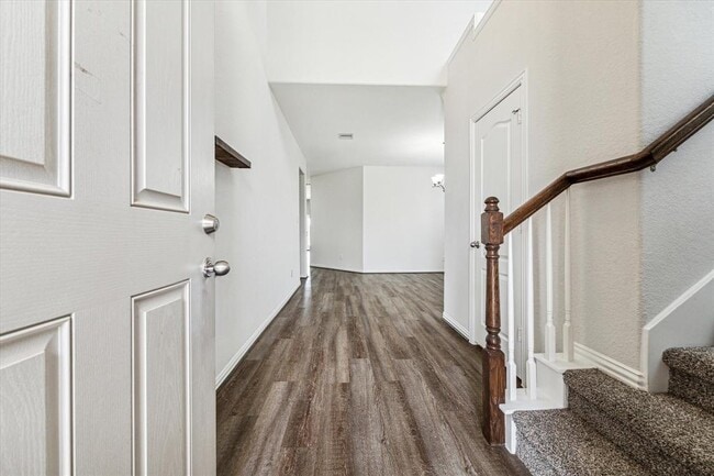 Building Photo - 31423 Elkcreek Bend Dr