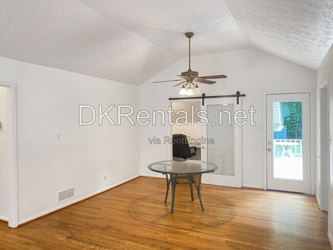 Foto del edificio - 2397 Old Peachtree Rd NW