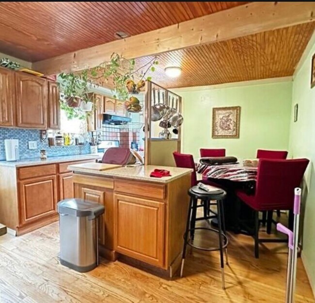 Foto del edificio - 1523A River St, A