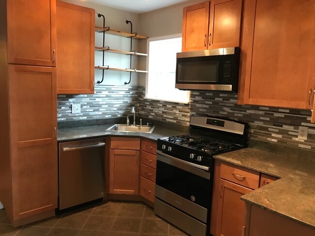 Building Photo - Newly renovated home in South Hampton! Wit...