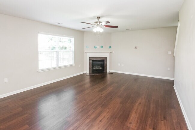 Building Photo - 2860 Meadow Creek Dr