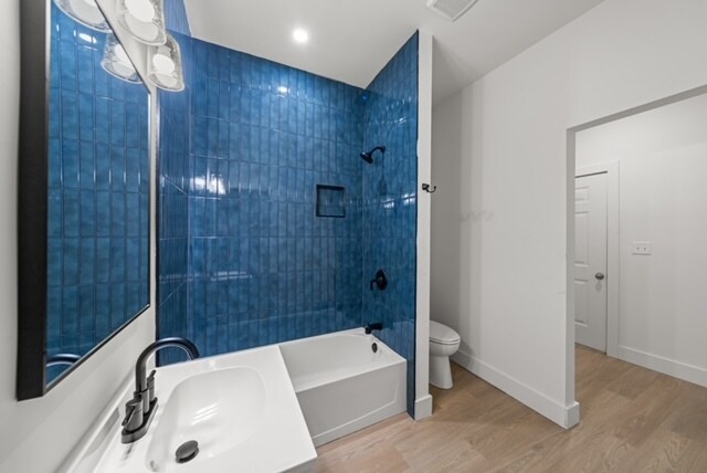 Foto del edificio - 3115 Woodbine Ave