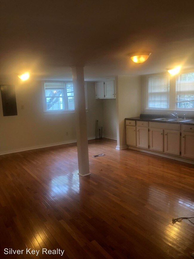 Building Photo - 3 br, 1 bath House - 305 Dixon Avenue