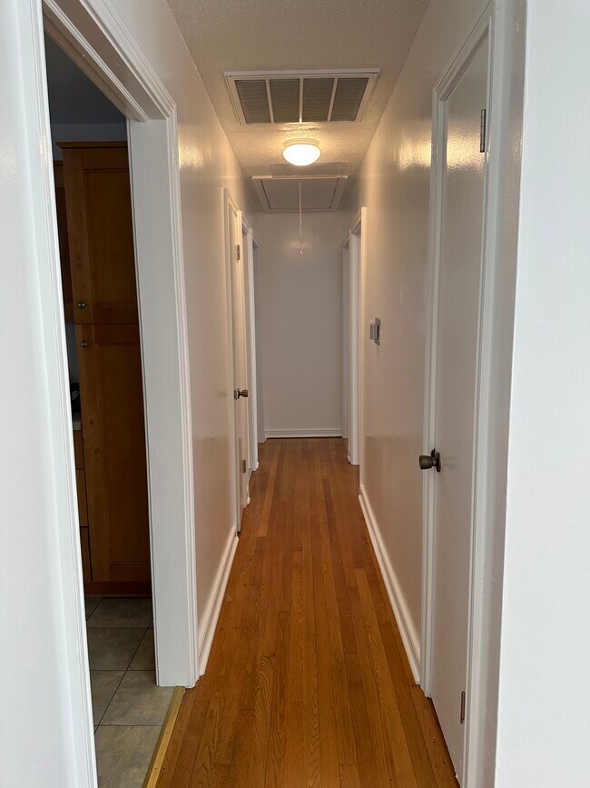 Foto del edificio - 3400 Pine Dell Ave