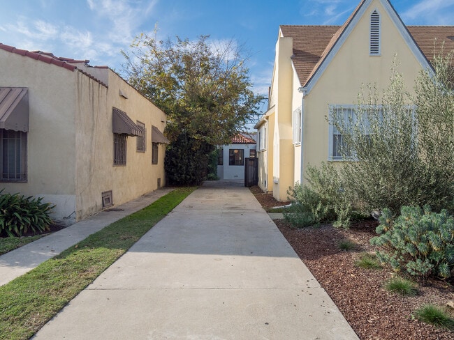 Approach from street - 2907 1/2 12th Ave
