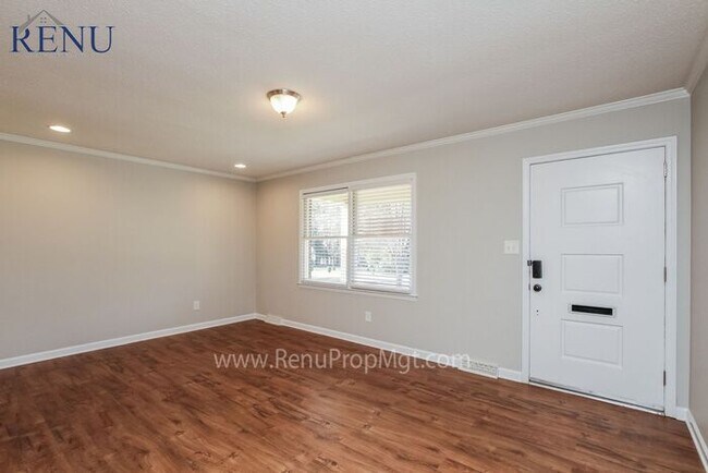 Foto del edificio - Spring into Savings: 50% off your first mo...