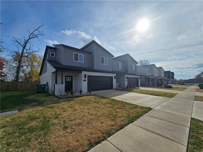 Building Photo - 654 Sun Meadows Loop