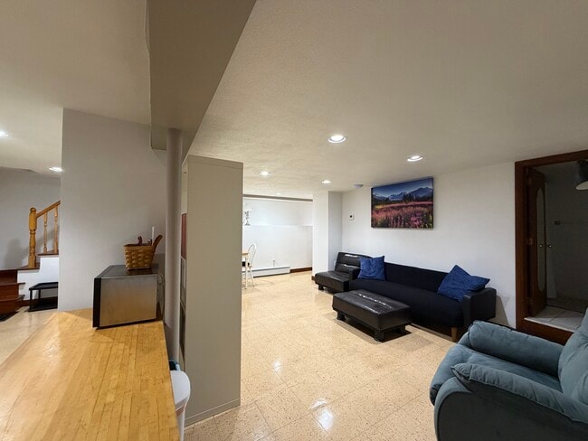 Foto del edificio - 223 Hurley St