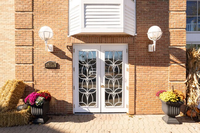Entrance - Glen Shore South & North