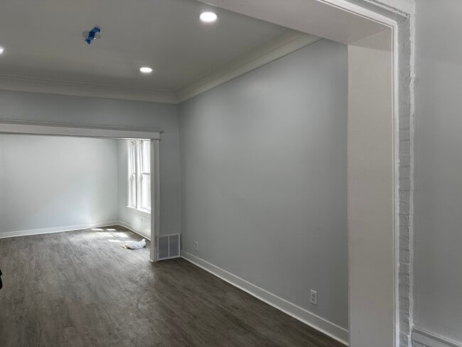 Building Photo - 7621 S Eberhart Ave
