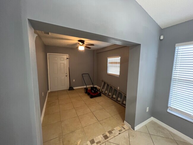 Building Photo - 160 Sura Blvd