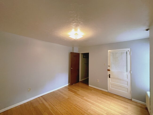 Foto del edificio - 5432 Baywood St