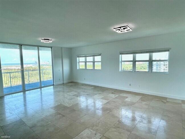 Foto del edificio - 3 br, 3.5 bath House - 14951 Royal Oaks Ln...