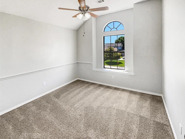 Building Photo - 6808 Driffield Cir E