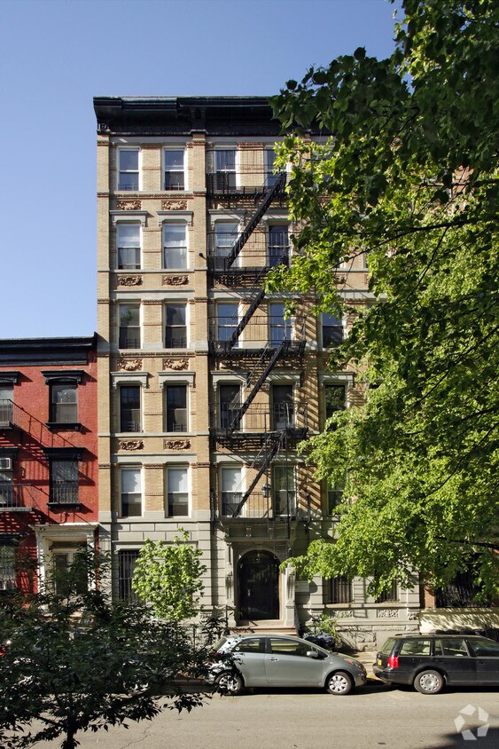Building Photo - 254 E 7th St