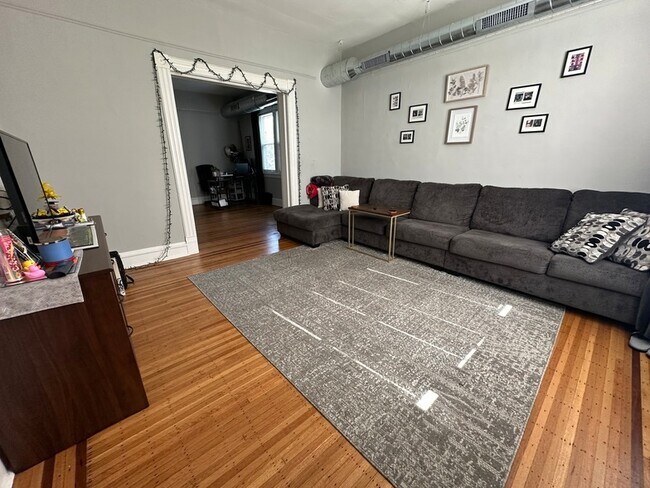 Foto del edificio - 1937 N Central Park Avenue Unit 2R