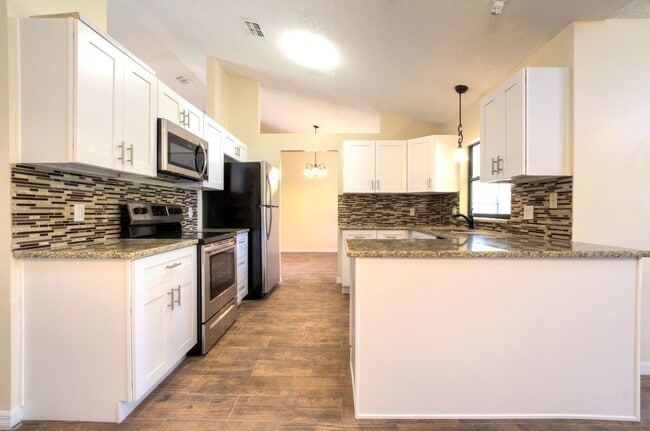 Building Photo - 179 Frontier Dr