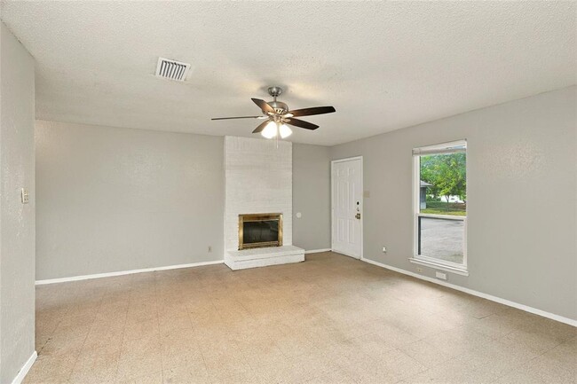 Building Photo - 415 Thelma Dr