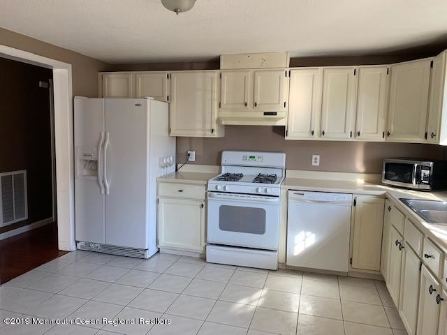 Building Photo - 15 Brookview Ln