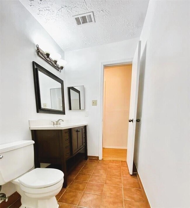 Foto del edificio - 3315 Honey Creek Dr
