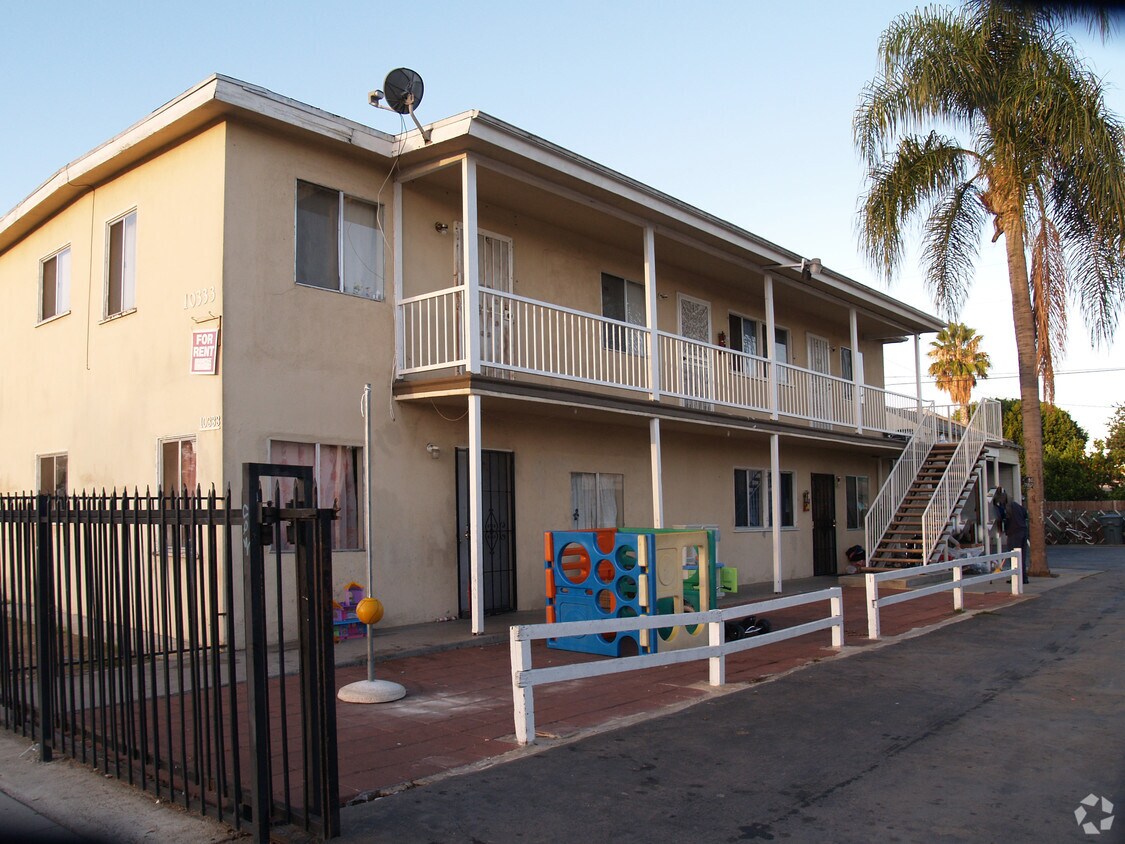 Primary Photo - 10333 California Ave