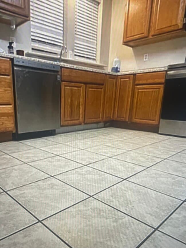 Building Photo - 1573 Mary St