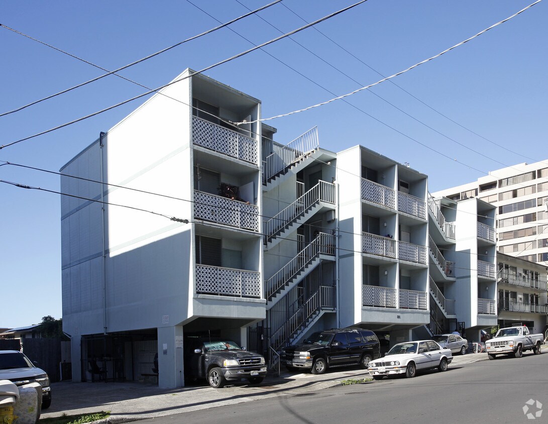 Building Photo - 1315 Heulu St