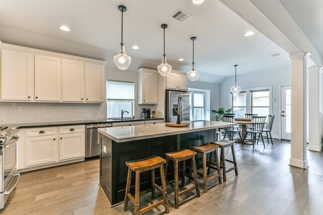 Foto del edificio - 1316 Graham Trace Ln