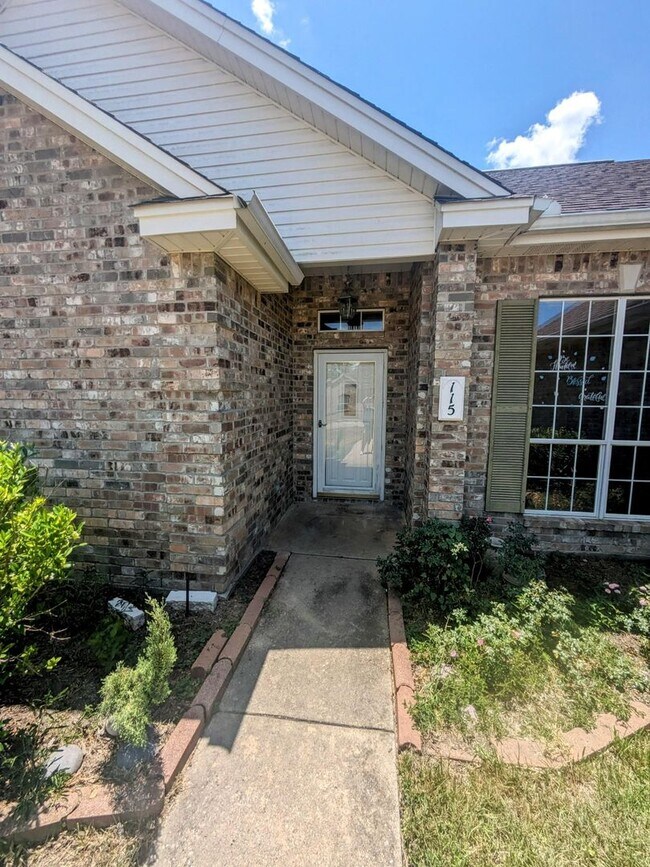 Building Photo - 115 Suncrest