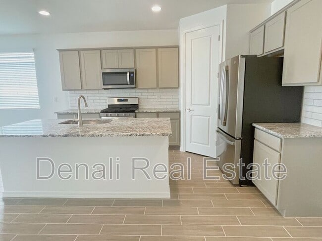 Building Photo - 6104 S Calderon