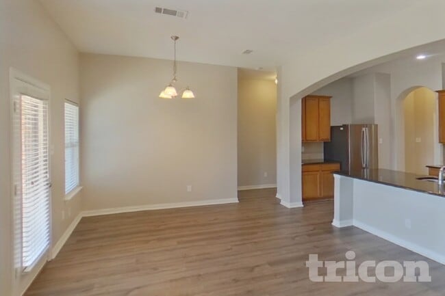 Building Photo - 7814 Longbow Ln