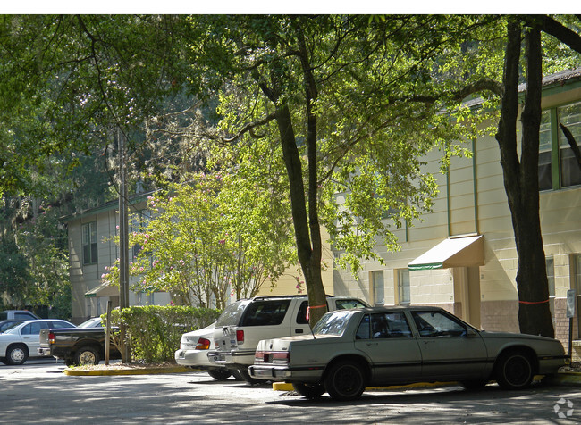 Building Photo - Centerpoint Apartments