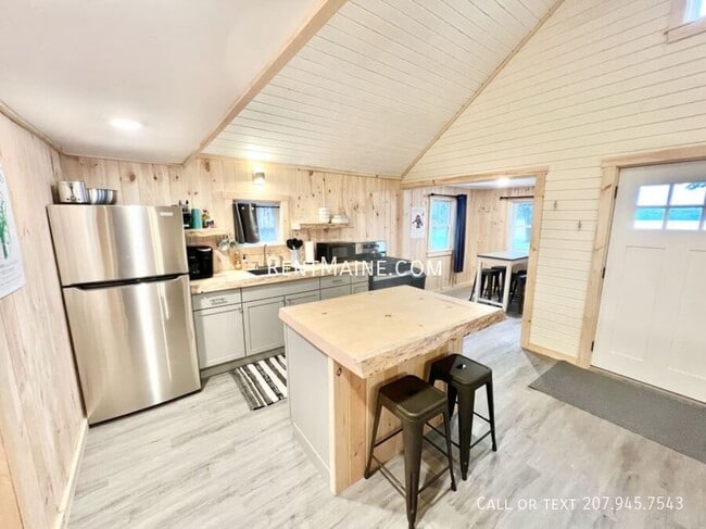 Building Photo - 8 Sand Beach Ln