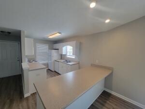 Building Photo - 1234 Longpoint Dr