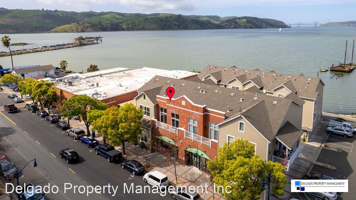 Foto principal - 3 br, 2 bath House - 217 First Street