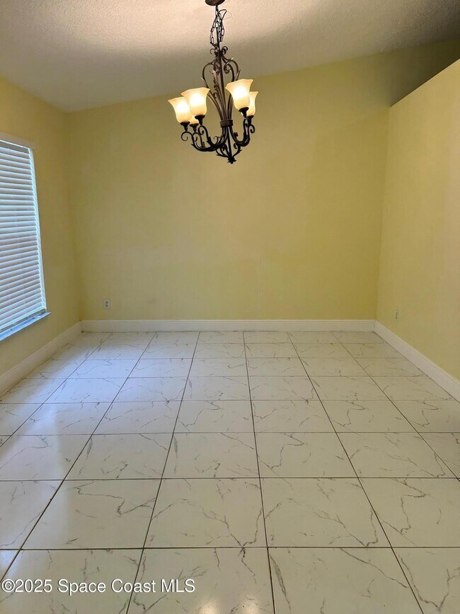 Foto del edificio - 3266 Weyburn Ave SE