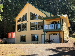 Building Photo - 295 W Rhodena Dr