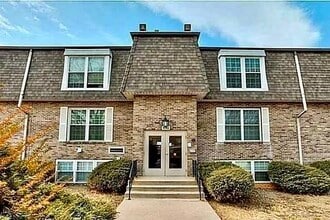 Building Photo - 1120 E 6th St apt 3