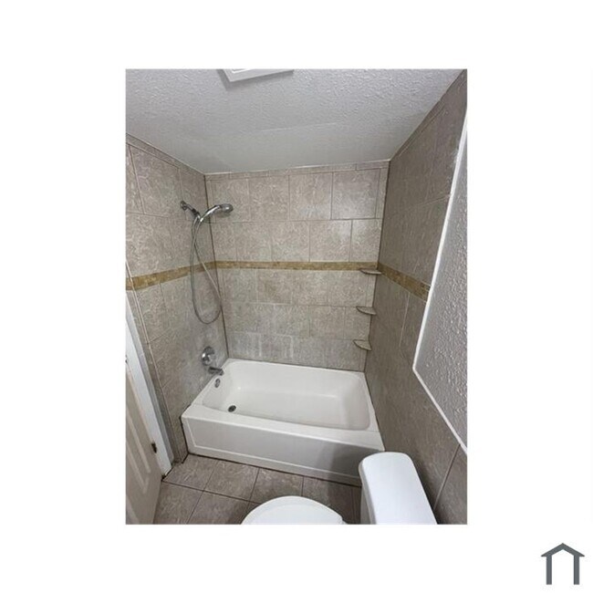 Foto del edificio - 608 E 19th St