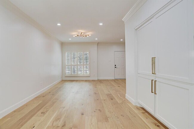 Foto del edificio - 6735 Belmont St