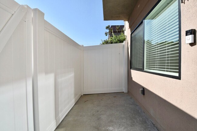 Foto del edificio - 12241 Burbank Blvd