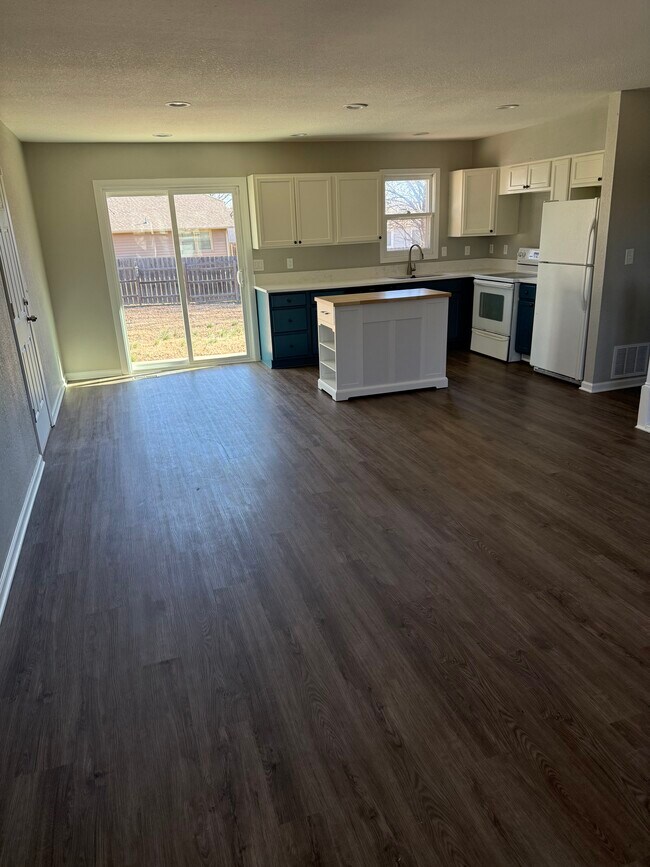 Comida - 3958 N Edgemoor St