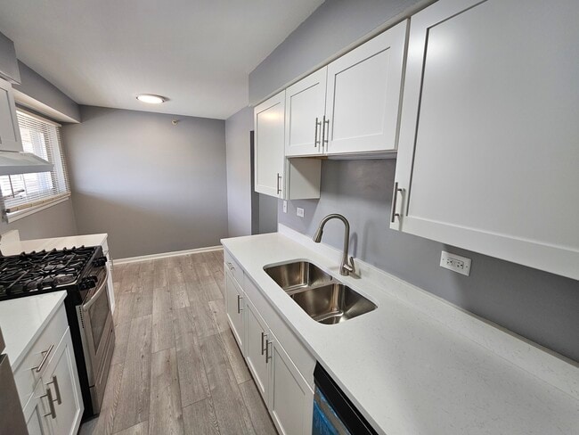 Building Photo - 1505 S Canford Cliffs Dr