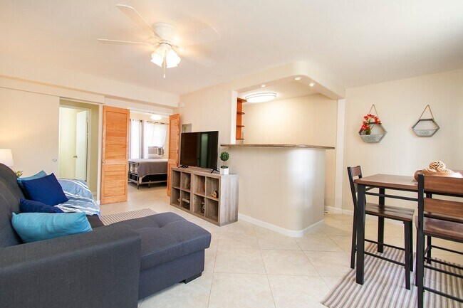 Building Photo - Furnished. Waikiki. Window AC.