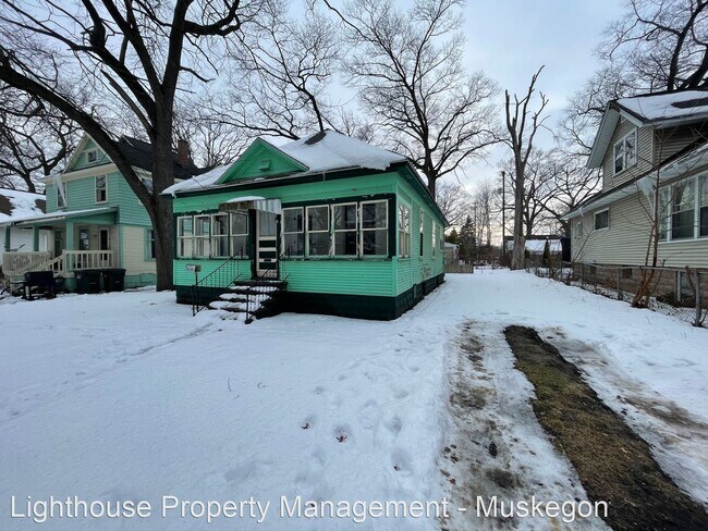 Building Photo - 2 br, 1 bath House - 1853 Leahy Street