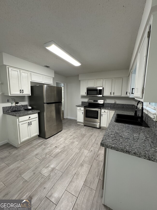 Building Photo - 108 Woodhaven Dr